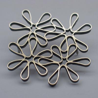 brooch by Yolanda Döpp from doppsieraden.nl