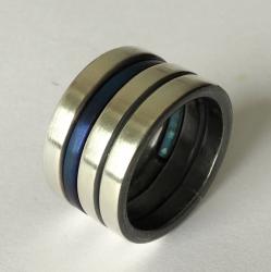 Zilveren ring met Titanium. 