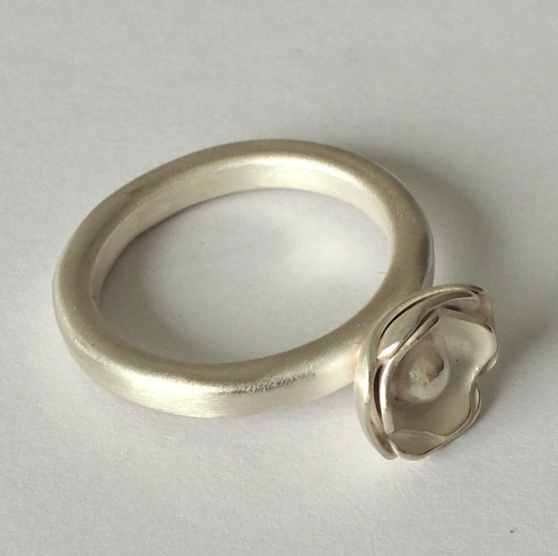 Zilveren ring.